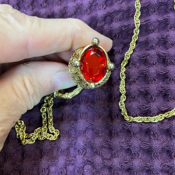 Vintage Joan Rivers Gold-Tone Hen in a Basket Pendant Necklace With Pearl & Ruby - Picture 4 of 6